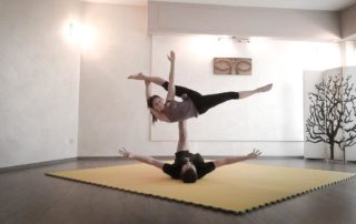 lezioni di acroyoga